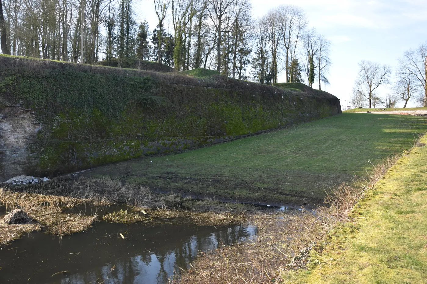 Les remparts de Vauban et leurs fossés à Maubeuge