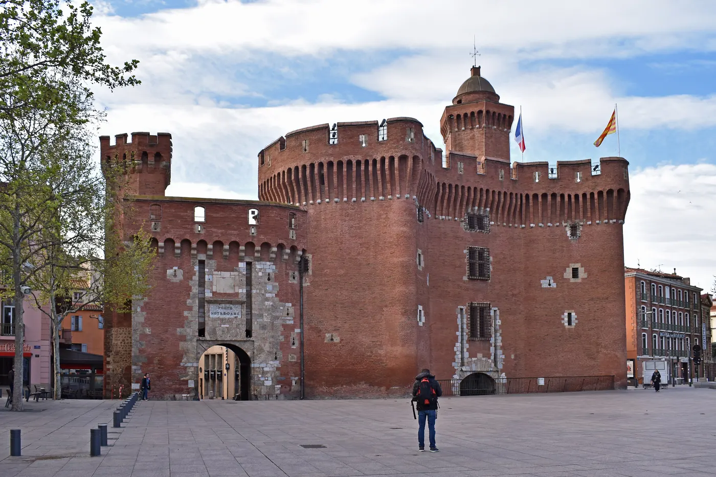Le Castillet, porte en brique rouge du centre historique de Perpignan