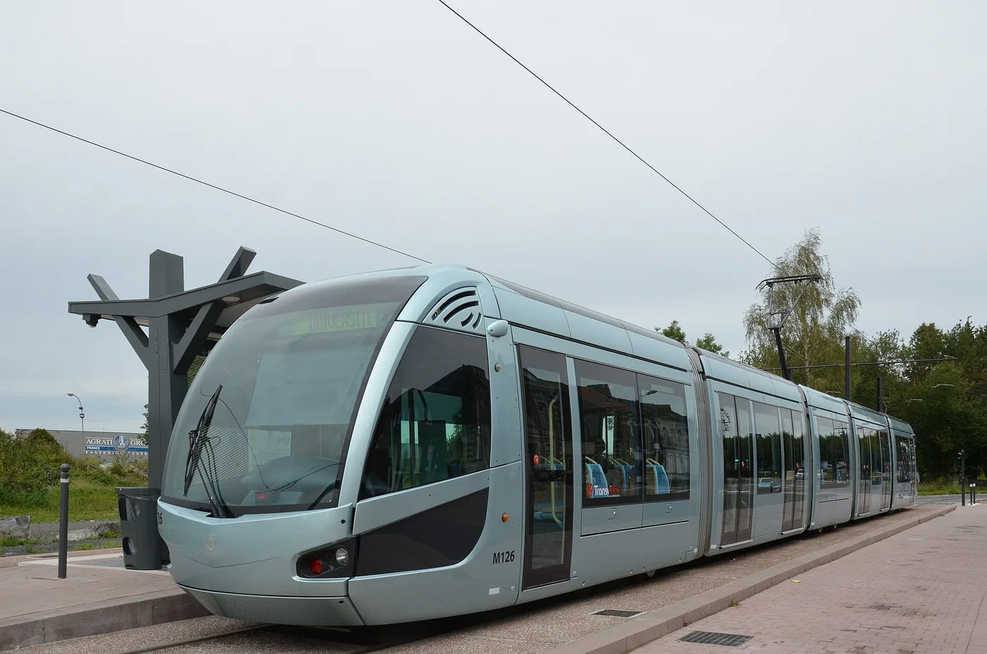 Le tramway de Valenciennes, rame Citadis &agrave; une station de l'agglom&eacute;ration